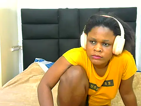 BlondieBitch online show from July 28, 2026, 2:13 pm