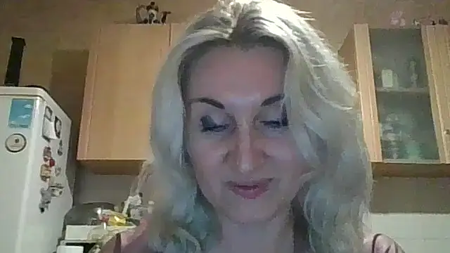 Tovelyn online show from October 6, 2025, 4:19 pm