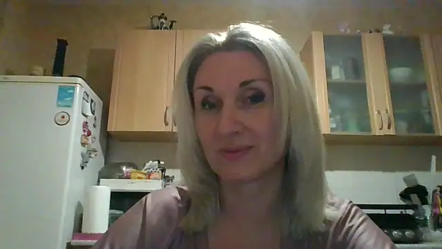 Tovelyn online show from October 3, 2025, 4:41 pm