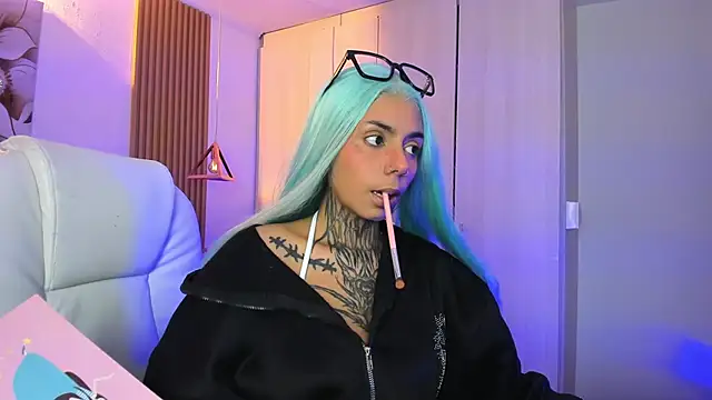 KoraRousee online show from October 30, 2025, 1:20 pm