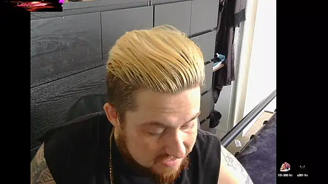 Snapshot of ThatAltGuy chatting on October 1, 2025, 8:30 am ThatAltGuy online show from October 1, 2025, 8:30 am