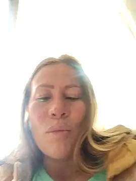 LaraCaliente online show from October 21, 2025, 12:48 pm