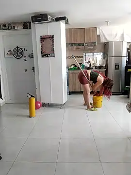 LaraCaliente online show from January 18, 2026, 4:10 pm