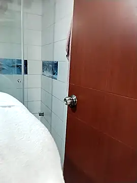 LaraCaliente online show from March 9, 2026, 1:03 pm