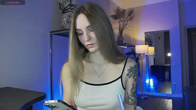 Snapshot of Melloudy chatting on November 6, 2025, 6:39 am Melloudy online show from November 6, 2025, 6:39 am