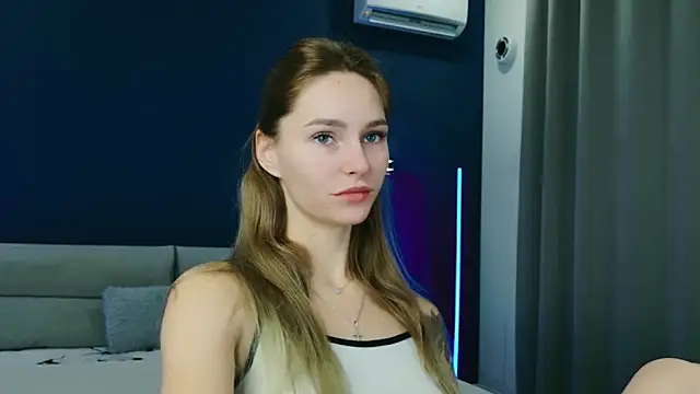 Snapshot of Melloudy chatting on October 10, 2025, 5:41 am Melloudy online show from October 10, 2025, 5:41 am