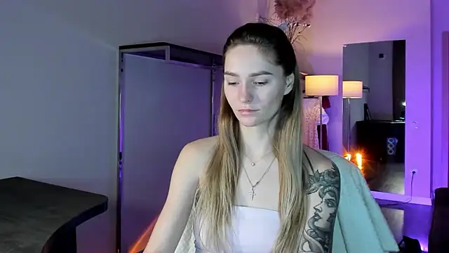 Snapshot of Melloudy chatting on December 4, 2025, 7:07 am Melloudy online show from December 4, 2025, 7:07 am