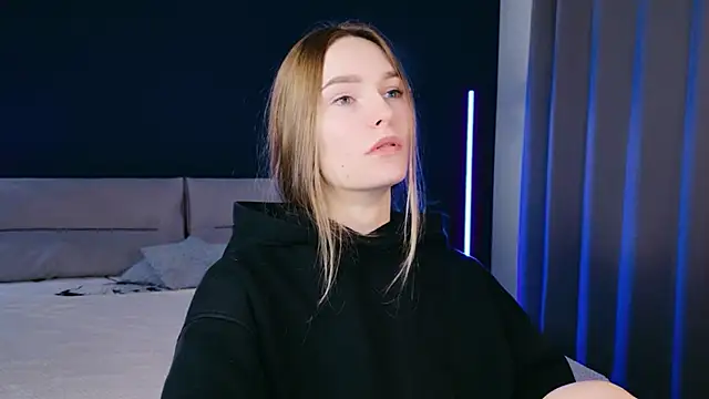 Snapshot of Melloudy chatting on November 9, 2025, 6:50 am Melloudy online show from November 9, 2025, 6:50 am