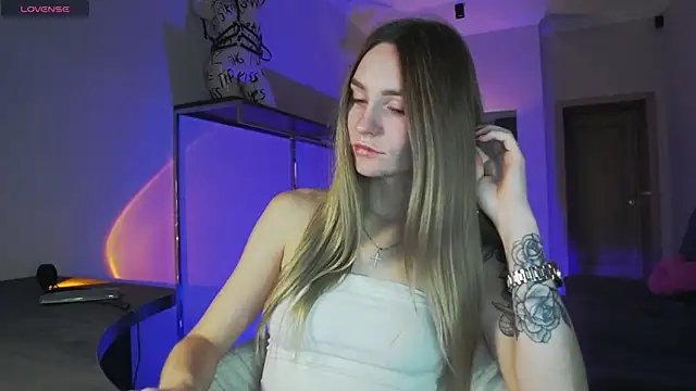 Snapshot of Melloudy chatting on November 10, 2025, 7:02 am Melloudy online show from November 10, 2025, 7:02 am