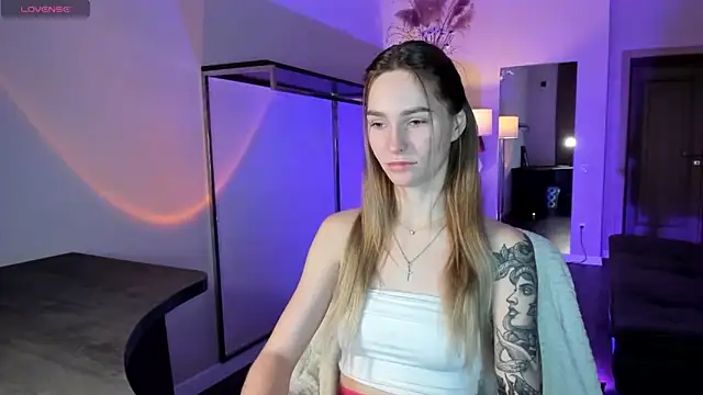 Snapshot of Melloudy chatting on November 29, 2025, 7:08 am Melloudy online show from November 29, 2025, 7:08 am