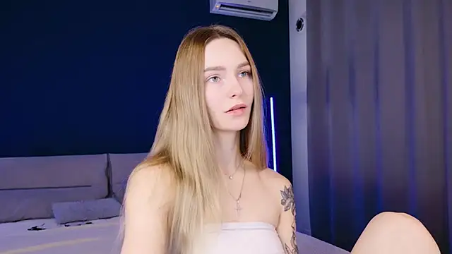 Snapshot of Melloudy chatting on November 21, 2025, 6:56 am Melloudy online show from November 21, 2025, 6:56 am