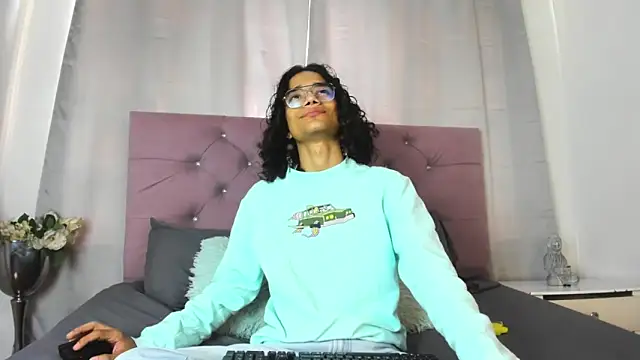 EthanBlackwoodd online show from October 17, 2025, 7:48 pm