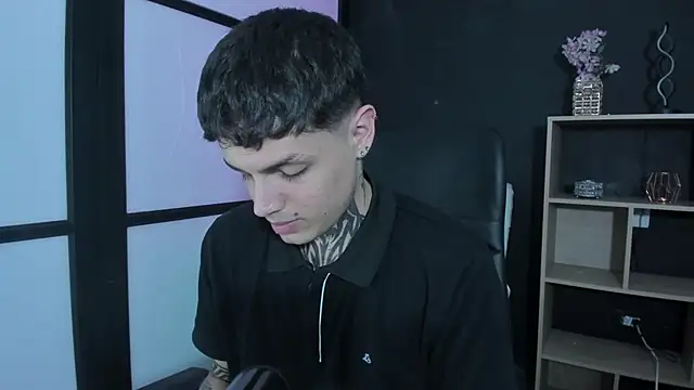 Declan-Fox online show from October 16, 2025, 5:27 am