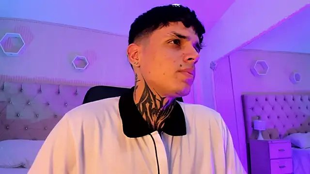 Declan-Fox online show from October 18, 2025, 4:47 am