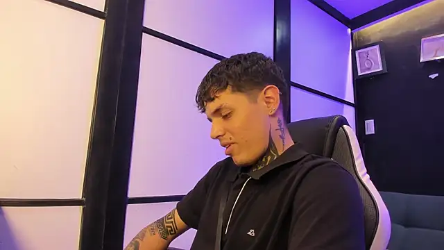 Declan-Fox online show from October 31, 2025, 2:08 am