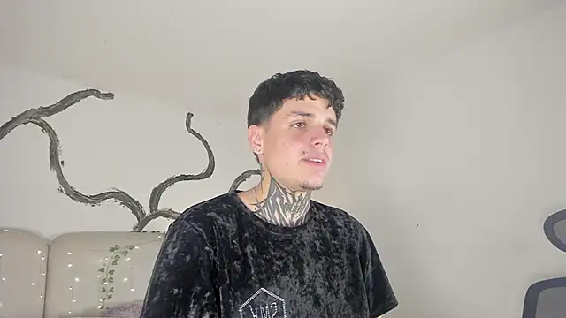 Declan-Fox online show from November 23, 2025, 5:17 am