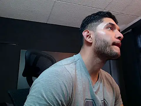 Snapshot of RichardMilleer chatting on November 11, 2025, 2:12 pm RichardMilleer online show from November 11, 2025, 2:12 pm