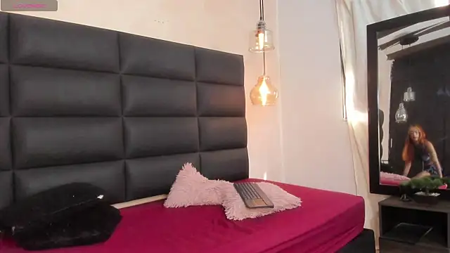 miss-ashley- online show from October 7, 2025, 1:23 pm