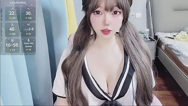 Snapshot of Lucky_Cici chatting on June 3, 2026, 8:35 pm Lucky Cici online show from June 3, 2026, 8:35 pm