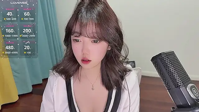 Snapshot of Lucky_Cici chatting on December 14, 2025, 6:35 pm Lucky Cici online show from December 14, 2025, 6:35 pm