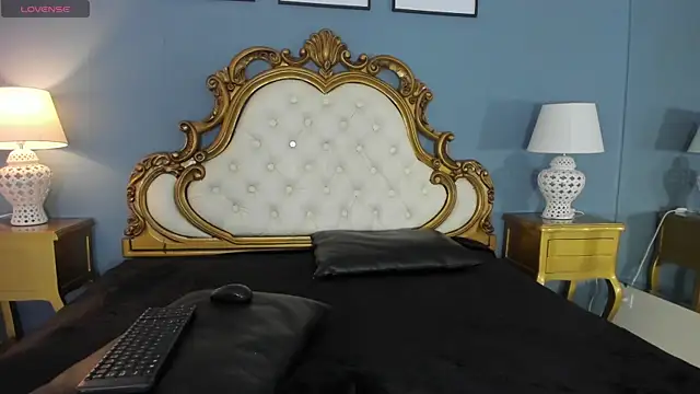 CharlottePons online show from September 30, 2025, 7:53 pm