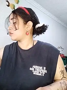 Snapshot of Julie_wallace chatting on December 4, 2025, 7:02 pm Julie wallace online show from December 4, 2025, 7:02 pm