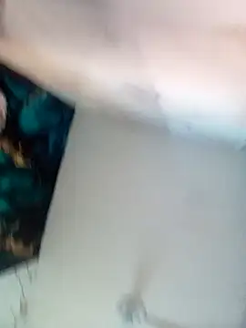 Snapshot of Rosabela04 chatting on November 3, 2025, 9:35 am Rosabela04 online show from November 3, 2025, 9:35 am