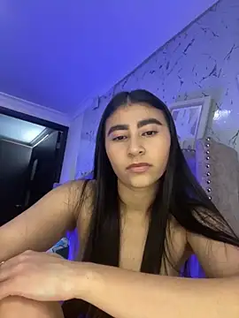 Isabella Montoya online show from November 17, 2025, 6:45 pm