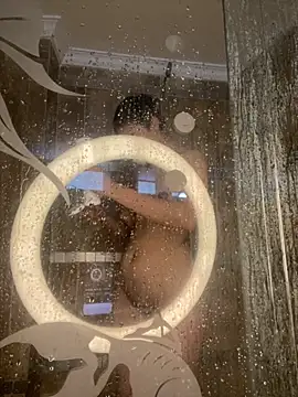 Isabella Montoya online show from October 6, 2025, 1:45 pm