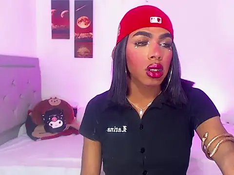 whitneytt online show from June 17, 2026, 5:51 am