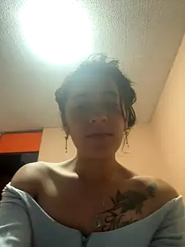 Snapshot of VioletEvanz- chatting on October 12, 2025, 11:06 pm VioletEvanz- online show from October 12, 2025, 11:06 pm