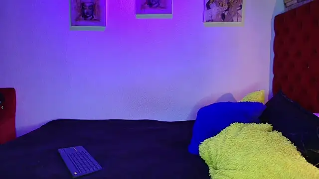 Snapshot of CoffeNaughty_nom chatting on November 19, 2025, 5:07 am CoffeNaughty nom online show from November 19, 2025, 5:07 am