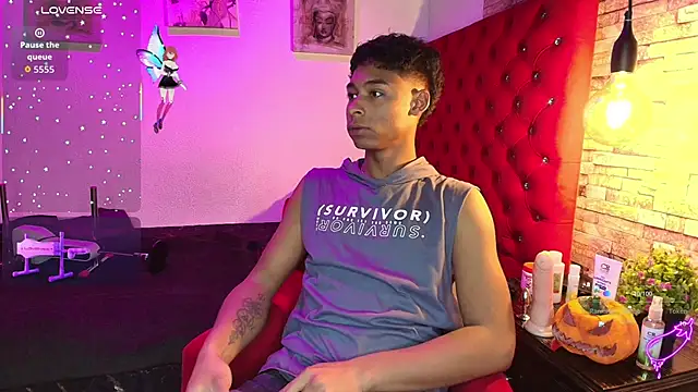 Snapshot of CoffeNaughty_nom chatting on October 10, 2025, 4:02 am CoffeNaughty nom online show from October 10, 2025, 4:02 am