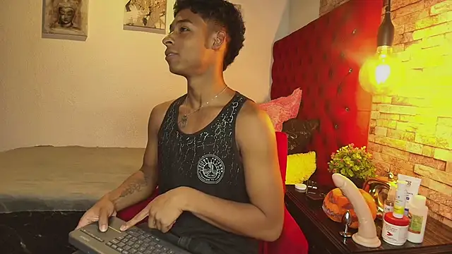 Snapshot of CoffeNaughty_nom chatting on October 14, 2025, 3:18 am CoffeNaughty nom online show from October 14, 2025, 3:18 am