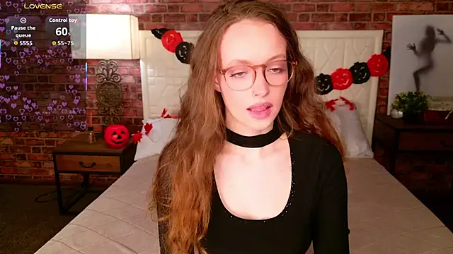 Snapshot of SallyPinkman chatting on October 19, 2025, 9:01 am SallyPinkman online show from October 19, 2025, 9:01 am