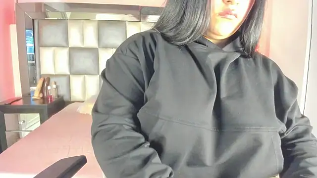 abbiecollins js online show from November 10, 2025, 5:23 am