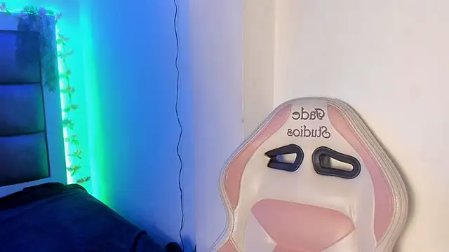 abbiecollins js online show from April 24, 2026, 5:53 am