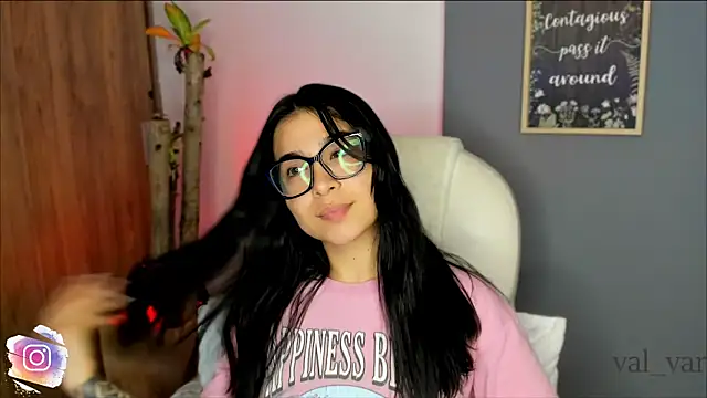 val varago online show from November 3, 2025, 2:17 am