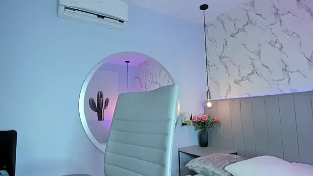 Amber Santana online show from December 4, 2025, 9:25 pm