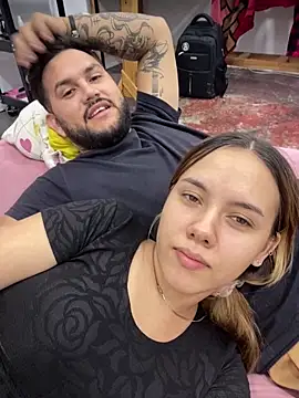 Snapshot of coupleyys chatting on November 16, 2025, 11:30 pm coupleyys online show from November 16, 2025, 11:30 pm