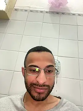 pauzudomoreno1 online show from December 17, 2025, 9:31 pm