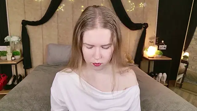 Snapshot of Alida_Brice chatting on March 16, 2026, 5:44 am Alida Brice online show from March 16, 2026, 5:44 am