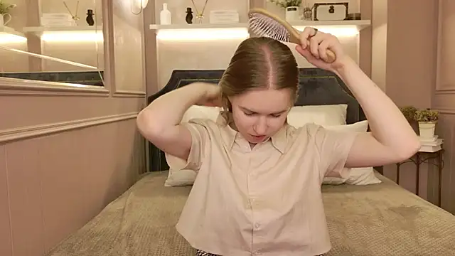 Snapshot of Alida_Brice chatting on December 14, 2025, 8:09 am Alida Brice online show from December 14, 2025, 8:09 am