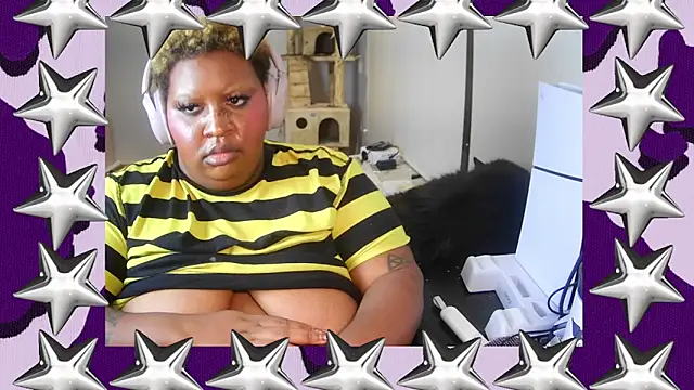 Snapshot of MoniqueStarr chatting on October 7, 2025, 3:29 am MoniqueStarr online show from October 7, 2025, 3:29 am