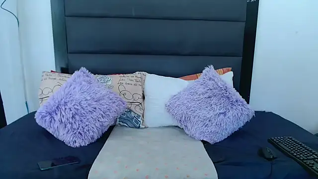 CURVYBUBBLEZ online show from October 9, 2025, 9:21 am