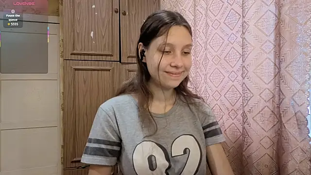 QutieDaSweet online show from November 14, 2025, 8:18 am