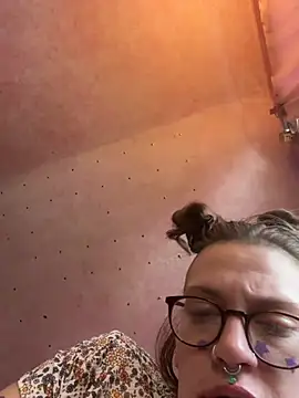 eggsma666 online show from February 3, 2026, 5:29 pm