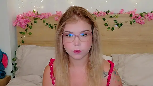 Snapshot of Lilith_Bonheur chatting on November 6, 2025, 9:19 pm Lilith Bonheur online show from November 6, 2025, 9:19 pm