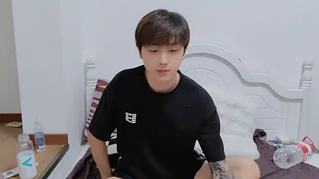 xiaoyi2563 online show from September 29, 2025, 11:27 am