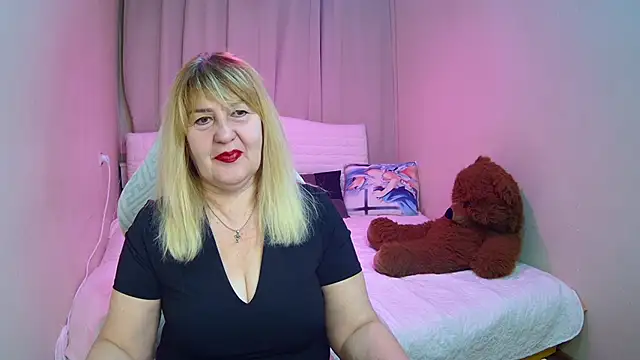 Snapshot of EmmaEllison chatting on February 17, 2026, 7:16 am EmmaEllison online show from February 17, 2026, 7:16 am